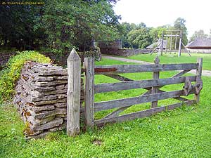 старые деревянные ворота