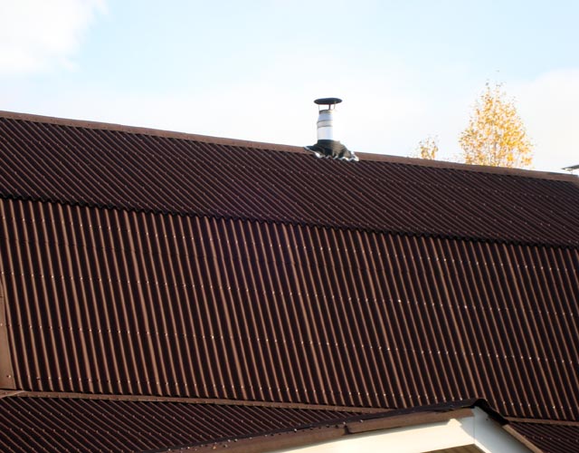 Как покрыть крышу ондулином: особенности материала и самостоятельный монтаж
