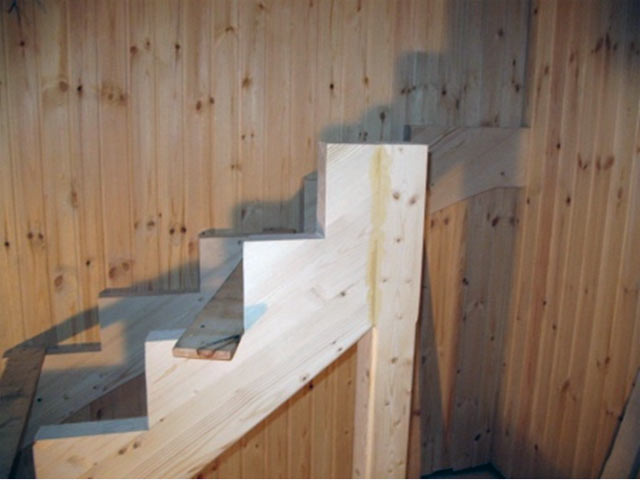 Лестничный косоур своими руками из дерева, металла или бетона