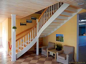 красивая деревянная лестница